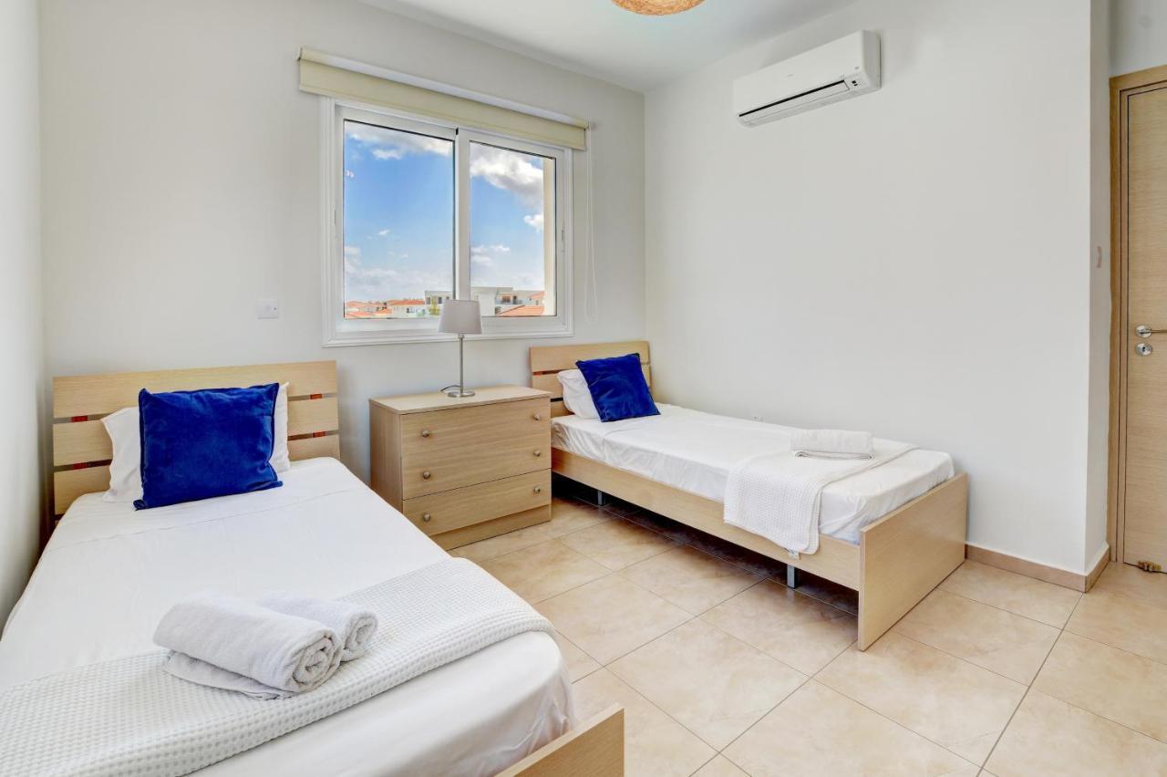 ♥ Sunny&Cozy Family Apartment ★ Walk To The Beach☼ Paralimni Exterior photo