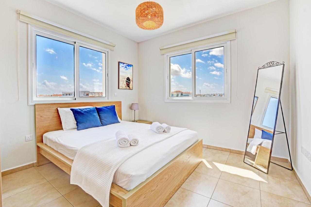 ♥ Sunny&Cozy Family Apartment ★ Walk To The Beach☼ Paralimni Exterior photo