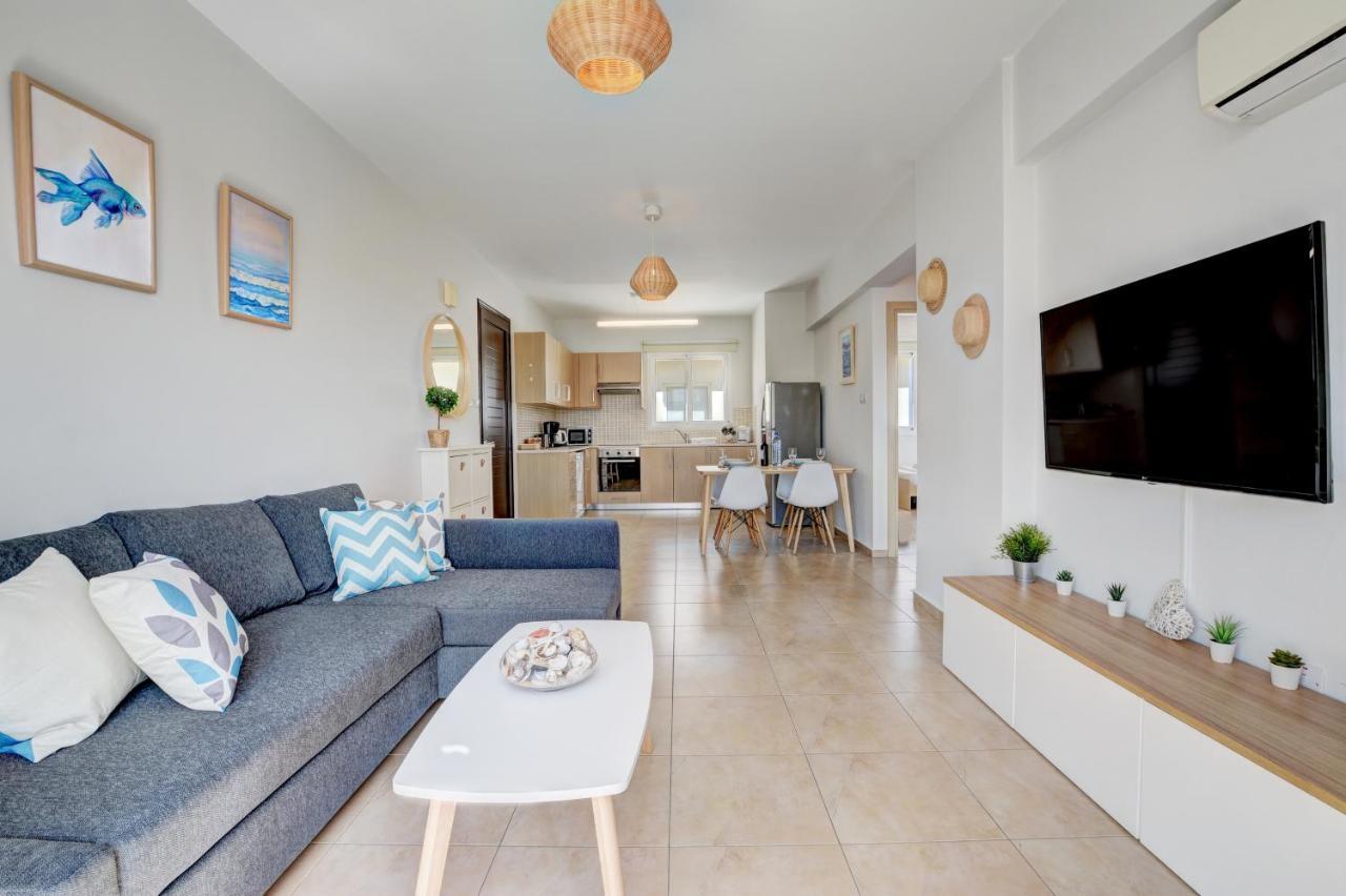 ♥ Sunny&Cozy Family Apartment ★ Walk To The Beach☼ Paralimni Exterior photo